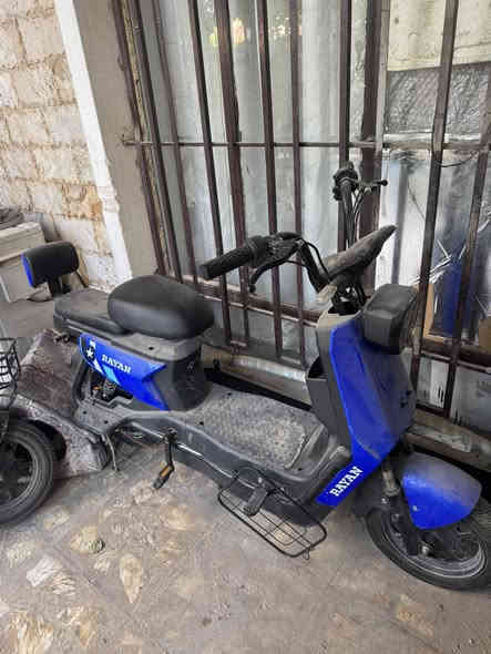 السلام عليكم عندي دراجة شحن نوعبة ريان مستخدمه شهر واحد بلوتوث شاحنة مال شركة دراجه بلنايلون شاشة ايباد بطاريات سليمة شرط الفحص سعرها ٣٥٠ بيها مجال قليل مكانها غزالية ***********
