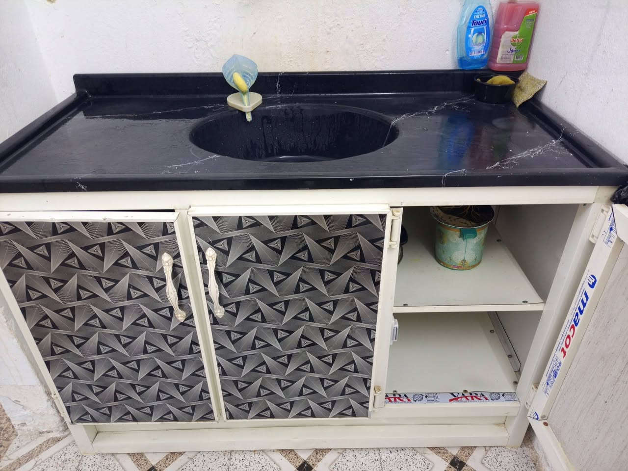 سنك للبيع وبسعر 100 وبي مجال مكانه فلوجه***********
