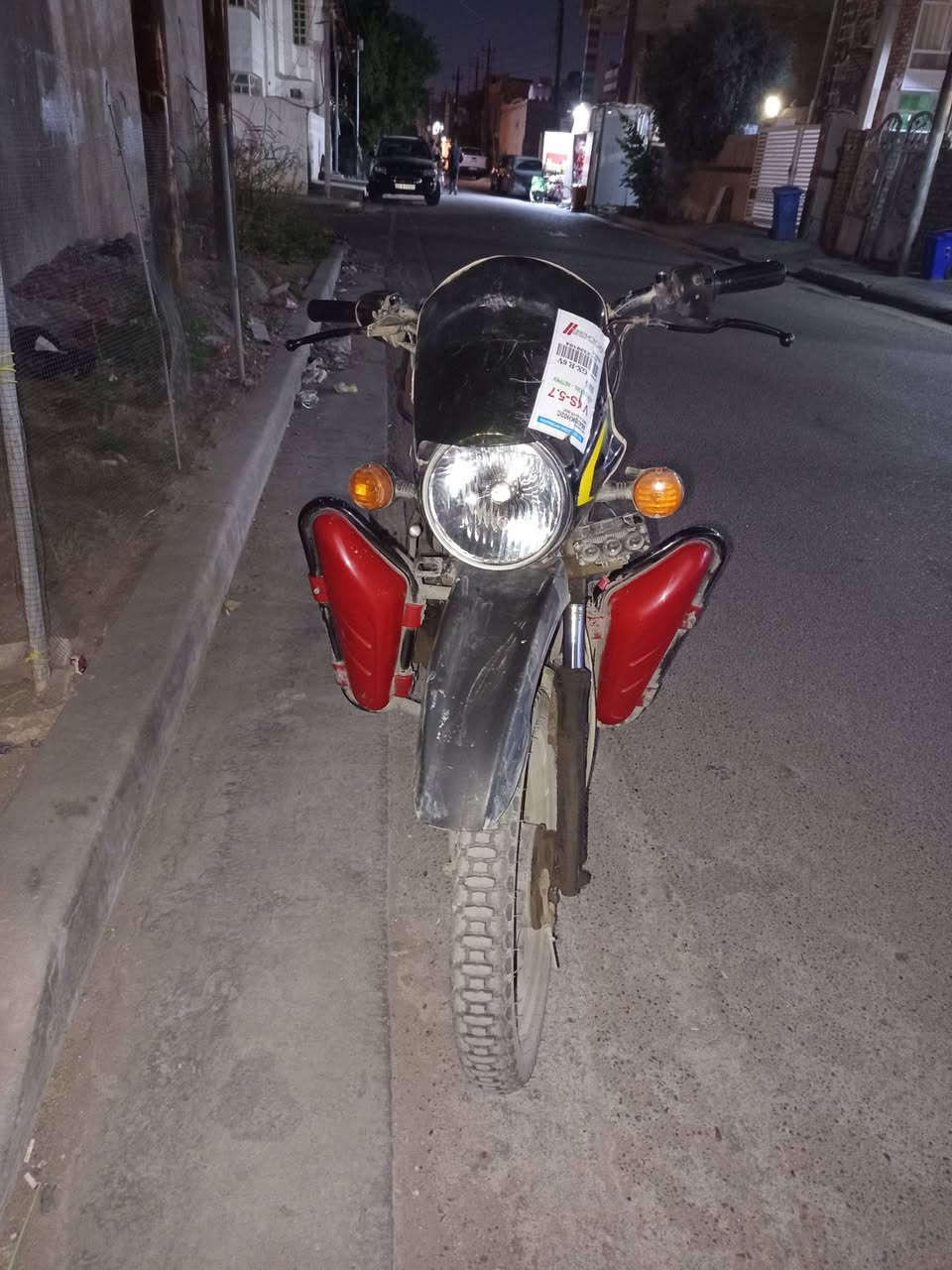 سلام عليكم بوكسر كلاسك بيها دخانه ونقص هورن واشاره اليسره الكدام فقط مكاني بغداد حي  سعرها ٦٥٠ وبيها مجال حك جيه دراجه ممغسوله امانت الله رقمي بي بس واتساب ***********
