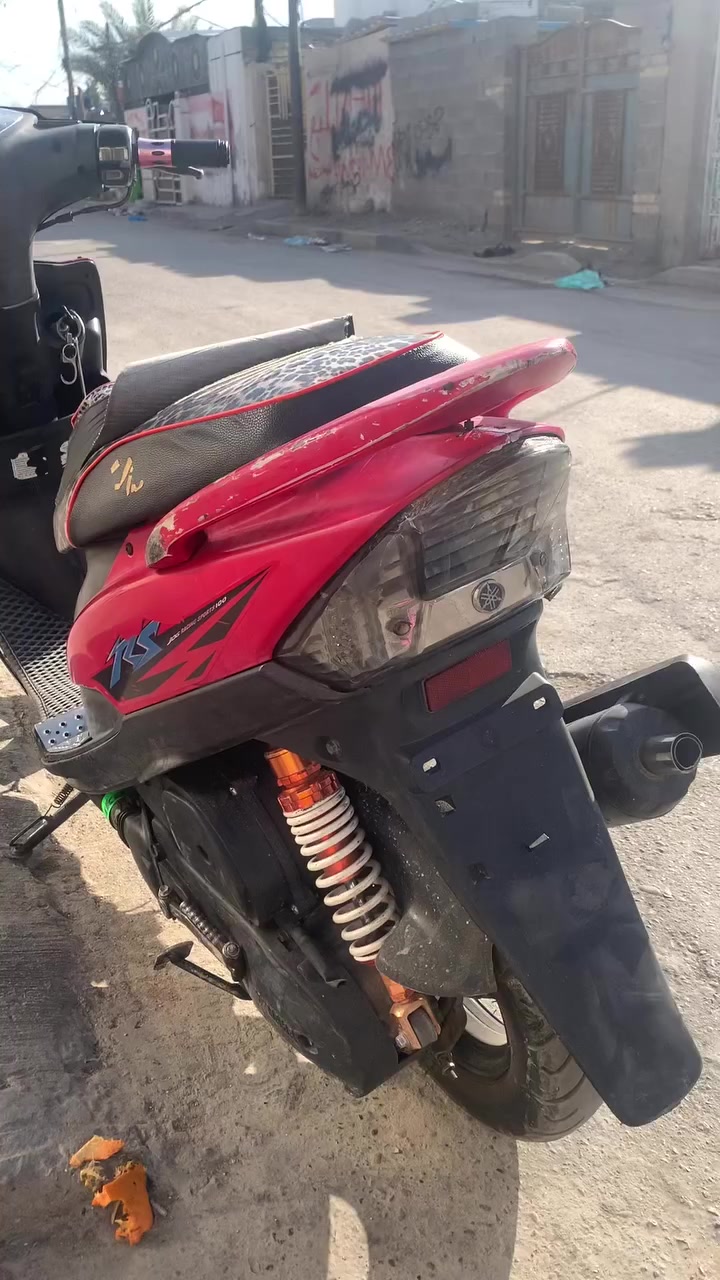 ماكس عدله مختمه من طول لطول حتى الإشاير والبك لايت مختم
مكينه خير من الله ٤٩ بلاديه كلها شقاله من طول لطول 
سلف هندر كله شقال بيها سيت مشمشي دبل ابو الهوه 
شيال قبق فلاوين دراجه حتى مامغسوله عارضها ٥٥٠ وبيها مجال رقمي *********** مكاني بغداد حي النصر
