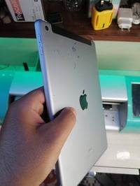 ايباد ٦ • ذاكره ٣٢ • بطارية ٨٠%