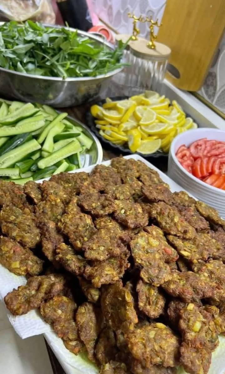 كبه تمن 35 ب10
كبه برغل 20ب 10
كبه برغل قلي 20 ب10
كبه بتيته 30ب10
كفته بلحم 20 ب 10
لحم بعجين 20 ب 10 
سمبوسه 30 ب10
بورك 35ب10
كيك شاي ب 6
مني بيتزا 20ب 10
كيلو كليجه ب 6
نص كيلو كباب ب 7
خبز بلحم 12 ب 10
فطائر بلحم 15ب10

كدر دولمه يكفي خمس نفرات ب 12
يتوفر توصيل داخل ديوانيه
@الجميع


**إذا كنت صاحب هذا الإعلان وتريد حذفه لأي سبب، رجاءا أرسل رسالة إلى الدعم الفني**