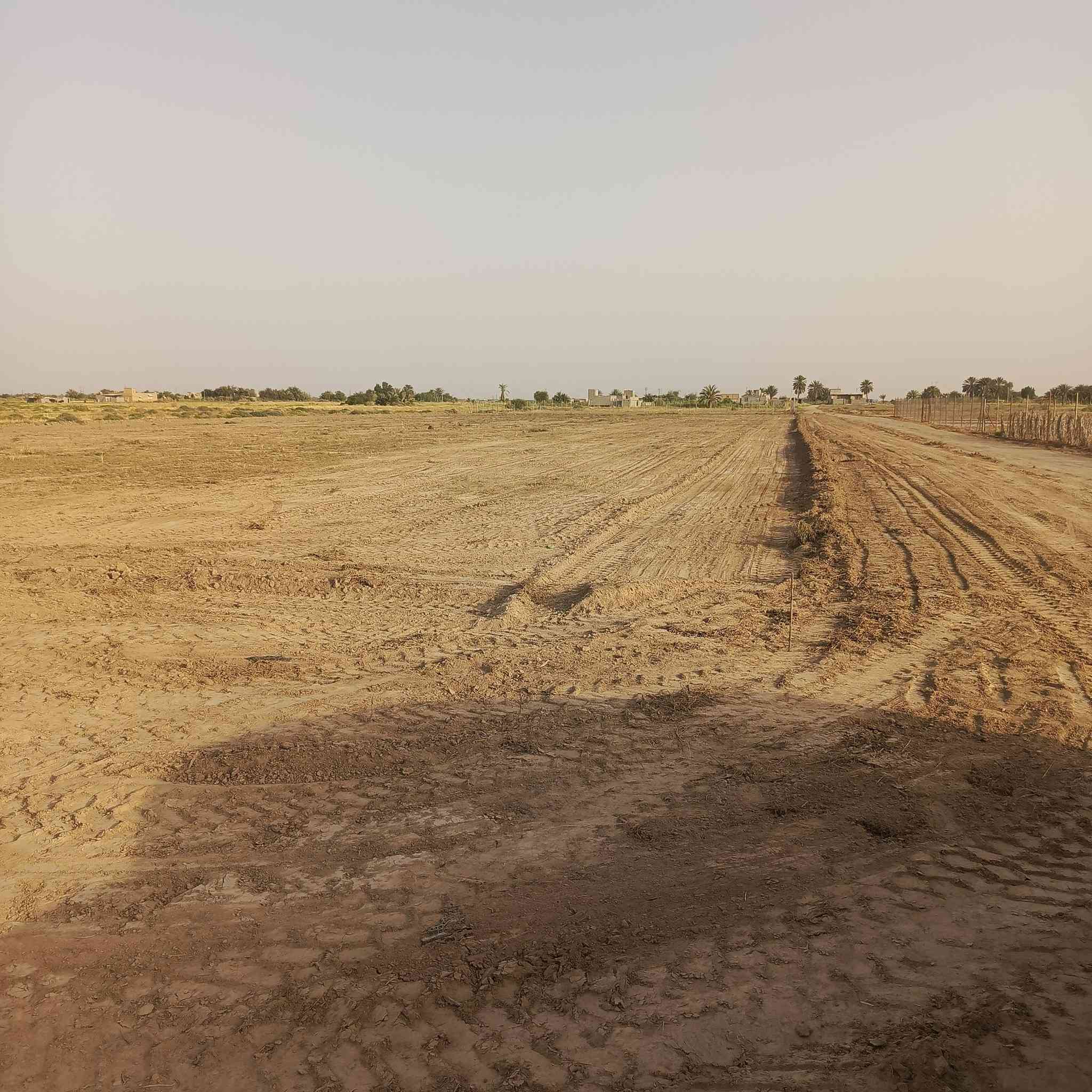 السلام عليكم 
قطعة ارض زراعيه للبيع 
المساحه 3 دونم على شارعين شارع تبليط وشارع سبيس متوفره كافة الخدمات من كهرباء وسحب وتبليط ومدرسه قريبه صالحه للسكن والزراعه نهر سقي يبعد عنها ١٠ امتار ماء اساله قريب كهرباء بيها شارع تبليط جديد تقع في منطقة سعيدان تبعد عن الشارع العام المؤدي الى الساده الاخوان ٧٠٠ متر تقريبآ  
للاستفسار ***********
