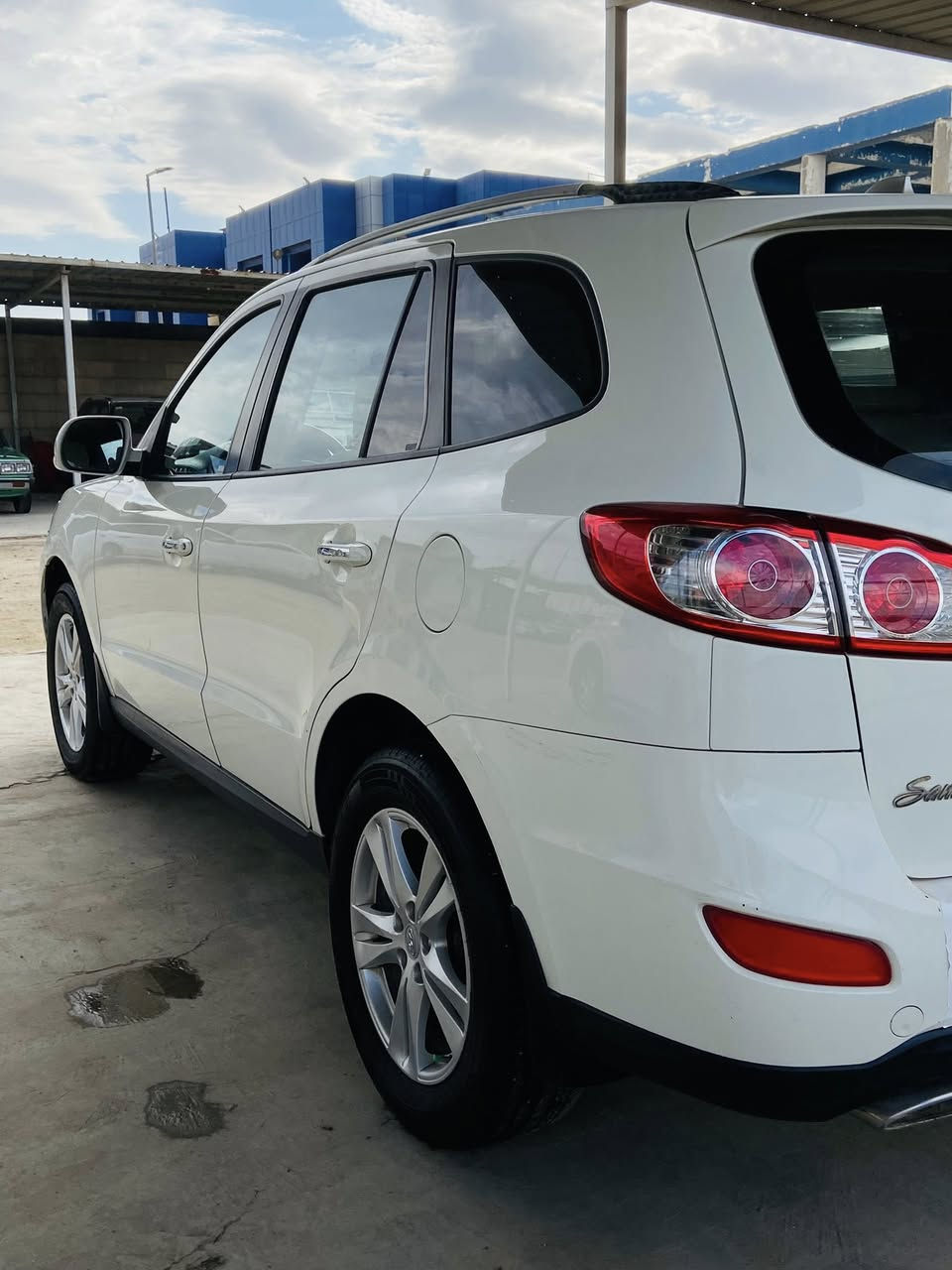 السلام عليكم ورحمه الله وبركاته

هونداي سنتافي مديل 2012وراد خليجي
المواصفات:سته سلندر مكينه 3500
فور ويل درايف 
ويل 18
تحكم جهيتين
لايت كهربائي
سبع راكب
تبريد 3 قطع
سياره جهازه من كل النواحي

الضرر:تبديل باب جنطه خلفه
وبيها باراد قليل 

سنويه جديده ورقم قادسيه باسمي

السعر:150 وبيها مجال قليل
لتواصل:***********
