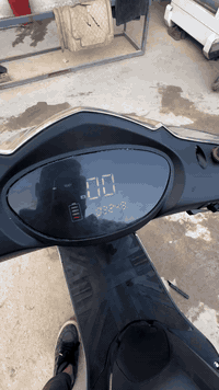 سلام عليكم عرض دراجة شحن موديل 2025  دراجة ما متعبه من لمدرسة للبيت بس بيه لكفر  من ليسرةمكسور وبس دراجة ضد لماي بيه ٤ سرع  تفويلة لوحدة تمشيك 50km السعر 650 وبيها مجال للطيبين للاستفسار اتصل ***********
