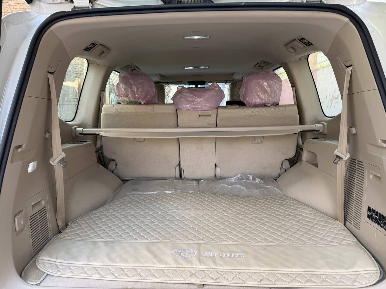 لاندكروز موديل 2022

فول مواصفات ساز اصلي 

المواصفات 

1 كشن كهرباء 

2 داخل بيجي 

3شاشه كبيره 

4 ماشيه 30 الف 

5تحكم ستيرن 

6 شاشات خلفية

7 اربع كامرات 360

8 تشغيل عن بعد

9 محرك 6 سلندر 

10 صندوق كهرباء 

11 لايت زنون

12 تحكم سرعة

13 سلايت

14 - 6 سلندر

15تحويل مباشر باسمي السيارة 

16 فور ويل

17 مري شفط

18 حساس امامي خلفي

وبعد بيها مواصفات هواي 

السيارة فول 1/1 

عنوان السياره بغداد 
***********

وتساب
