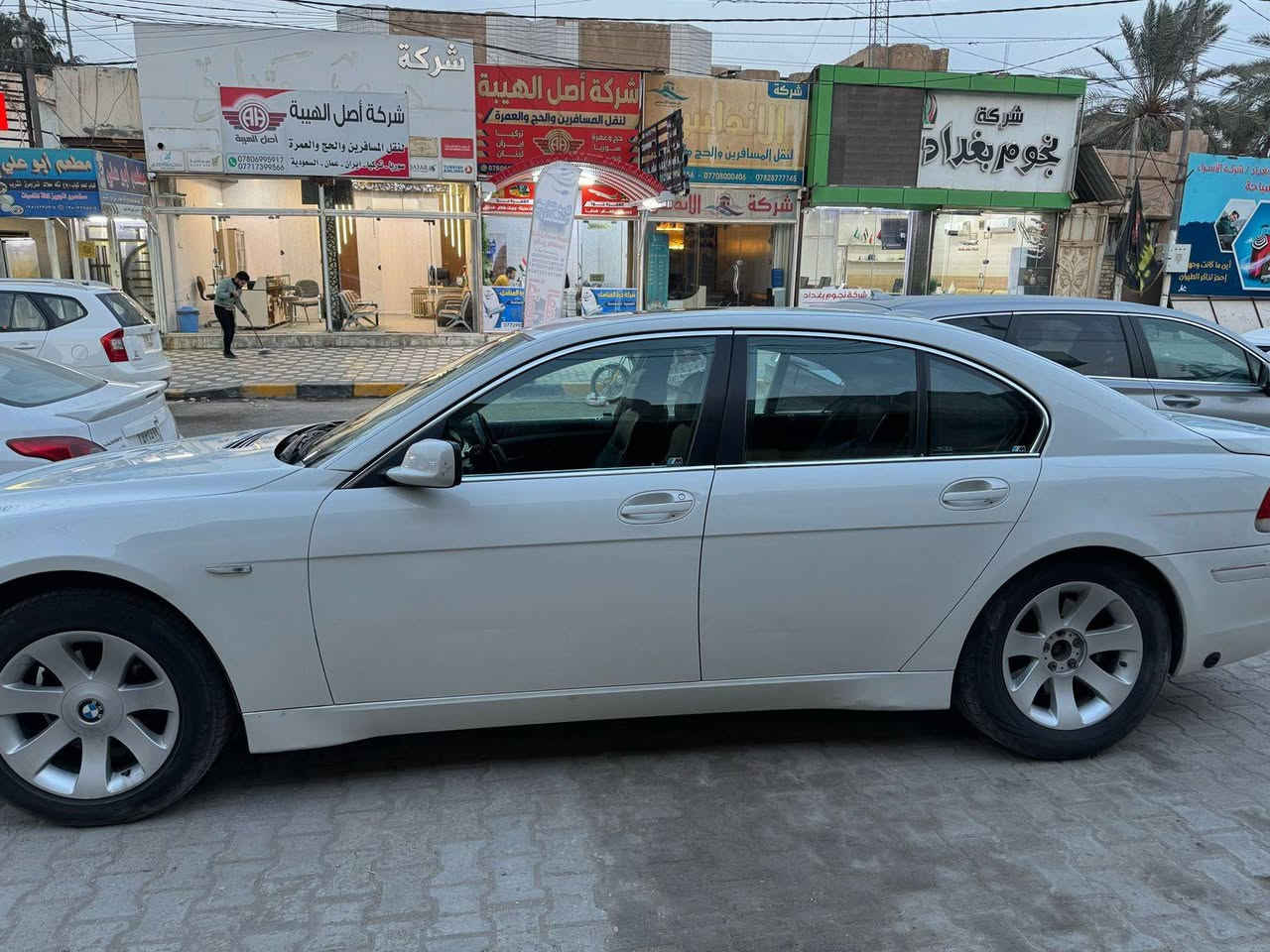 السلام عليكم 
باخره ٢٠٠٥ محدثه ٢٠٠٨
٧٤٥ i
بيها منظومه غاز ايطالي 
رقم كركوك اصولي ملصق وسنويه
بدون كمرك 
السعر 80 
***********
