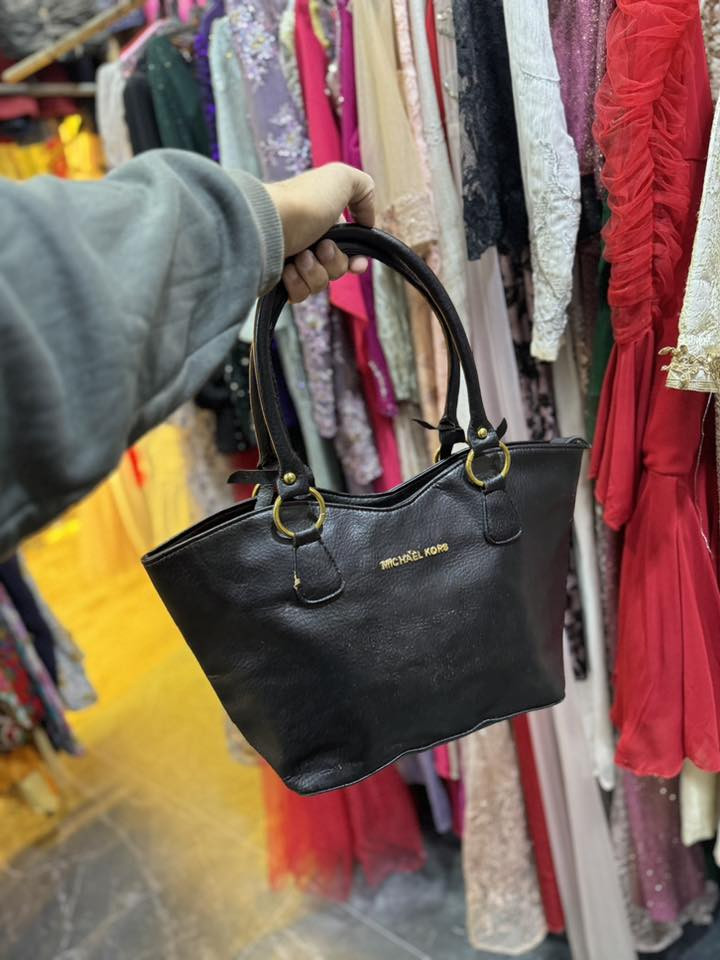 جنطة نسائية فتح جديدة 🆕 
العنوان بابل المدحتيه قرب الساعه مجاور المصرف محل محمد وحيد


**إذا كنت صاحب هذا الإعلان وتريد حذفه لأي سبب، رجاءا أرسل رسالة إلى الدعم الفني**