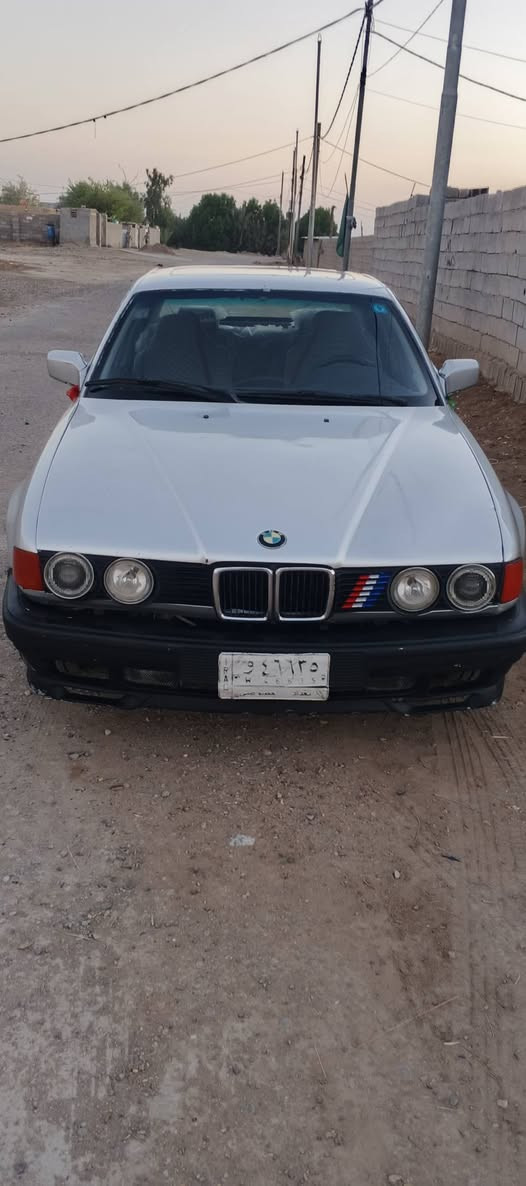 السلام عليكم بي ام 730 محرك مفتوح 6 سلندر موديل 91 للبيع او مراوس حسب القناعه محرك كير  كفاله حداديه صدر تبريد خير من الله  رقم بغداد سنويه ل2028  السعر 45 وبيها مجال مكانها واسط الصويره ***********
