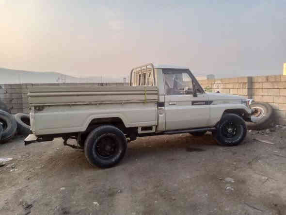 میگزەمینی 3f علوجە 5گێڕە بیلاد پاوەر نیە مەکینەو گێڕو ئەکسل و دەبڵ ئەکسلی و شەنسی  بەشەرت سەیارەکە لێدراو وەرگەڕاو نیە سەقف و شانی وەک شوشە وایە سعری 32گەڵاو کەمێک مجال 
شوێن سیدسادق
*********** حلبجة
