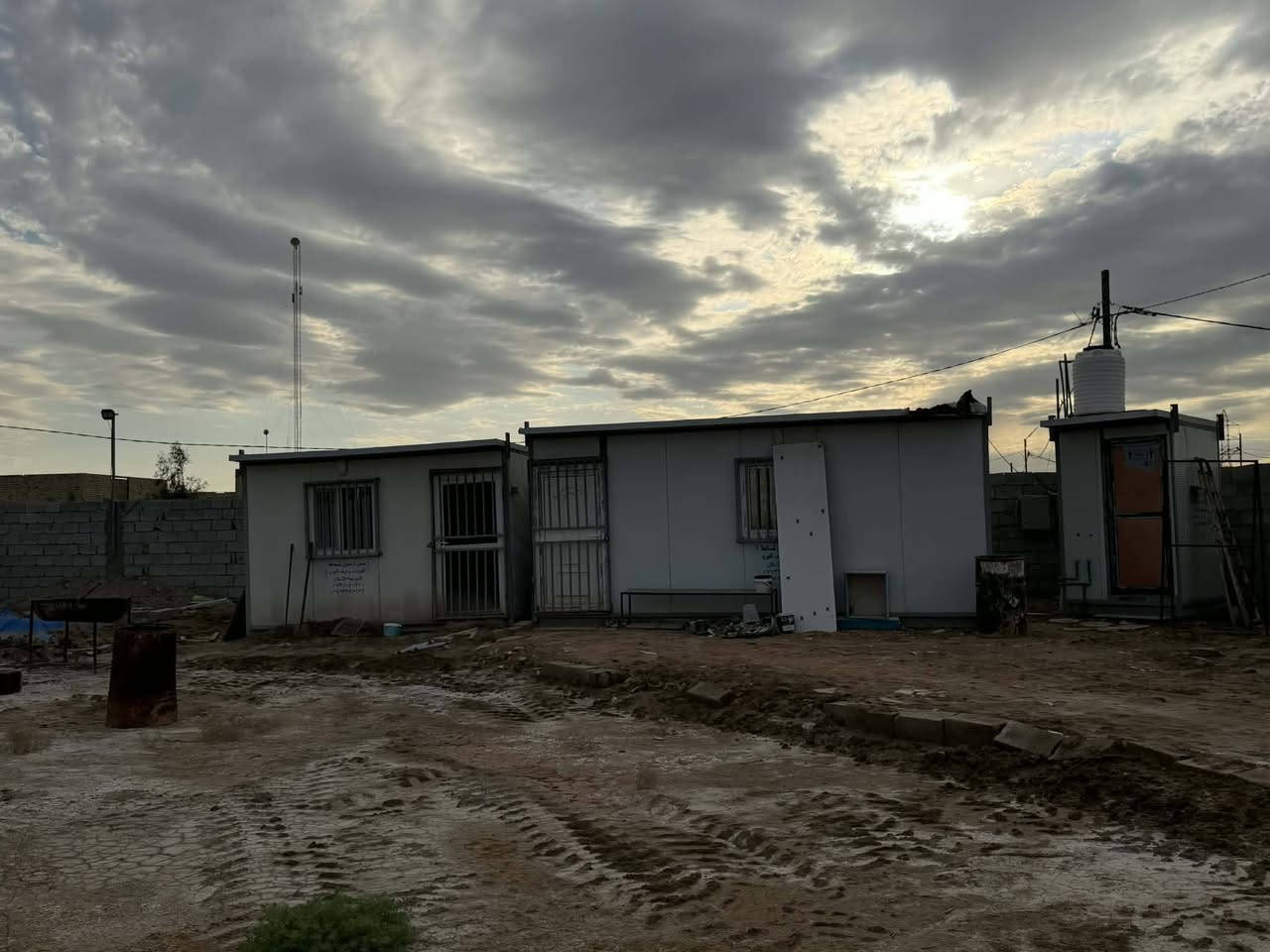 أرض زراعية للبيع 900 م في مجمع اللؤلؤة كافة الخدمات متوفرة الأرض مسيجة وتحتوي على كرفانات *********** مكتب المحنه...
  راسل الصفحة ويوصلك السعر
