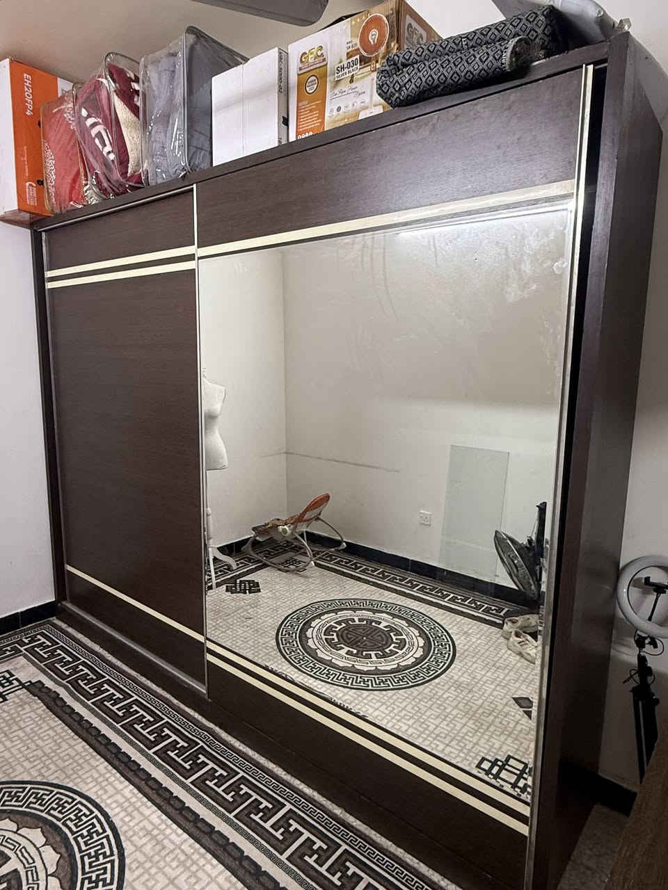 السلام عليكم
كنتور وميز تواليت للبيع نظافة 90‎%‎ سعر 170 الف 
*********** مكاني بغداد حي المعلمين
