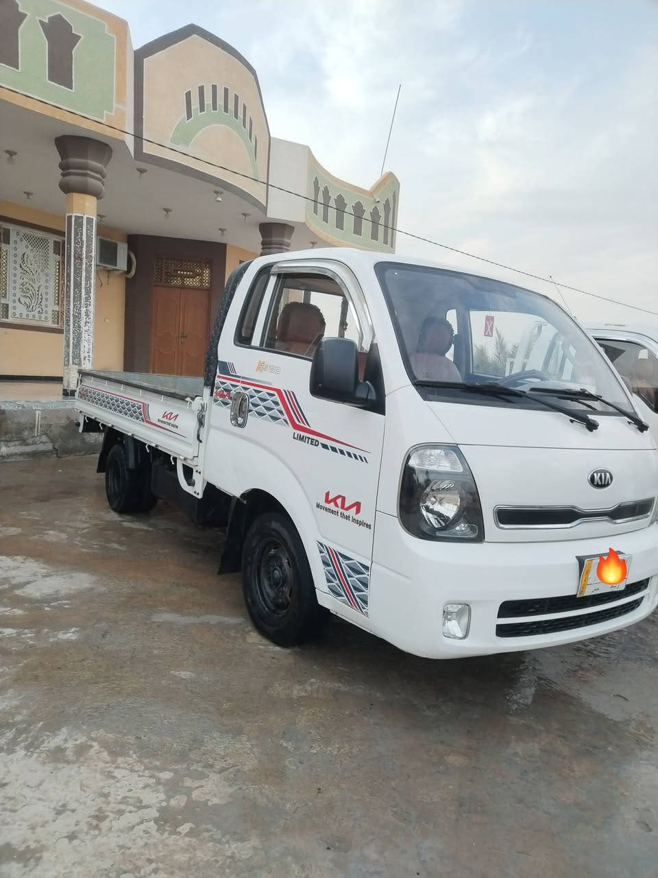 السلام وعليكم كيه البيع موديل 2017 رقم واسط سياره جديد تحويل مباشر محرك لا تنقيص وله تبخير كير شاصي اكسن مكفوله الرقم ***********
