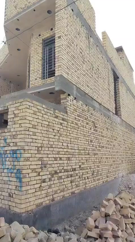 بيت بمنطقة حچي حسن الأولى
يالله 🤲 بيت منطقة حچي حسن الاولى 
بيت منطقة حچي حسن الاولى 
المسيجة بسياچ أمني خلف #حي الأساتذة قريبة على 

 #كلية الأمام الصادق عليه السلام  ..

تسلسل العقار ( ٢/٢٧ ) سند/٢٥ بي معاملة كاملة بالبلدية بأسمي تمليك #المساحة 150م واجهه 7.5م نزال 20م #البناءطابوق

#ثلاث طوابق صب خرساني درجة أولى 

#الطابق الأول ( أستقبال/صالة/ غرفة نوم/ صحيات/حمام

/مطبخ حار وبارد) صحيات خارجية

#الطابق الثاني(ثلاث غرف نوم/صالة/ صحيات/حمام)

#الطابق الثالث( بيتونة مع صالة /وسطح )

السعر 130.000.000 مائة وثلاثون مليون وبي مجال قليل.. روح اسأل على أسعار القطع بهاي المنطقة وقيم  .. الشراي يتصل التفاصيل بالأتصال أو بالخاص ألي يريد يتصل واتساب و ماسنجر متواجد 

الشراي يتصل 

(  *********** )

( *********** )

أبو أحمد اللامي وبخدمتكم ،🌹👍 @الجميع
