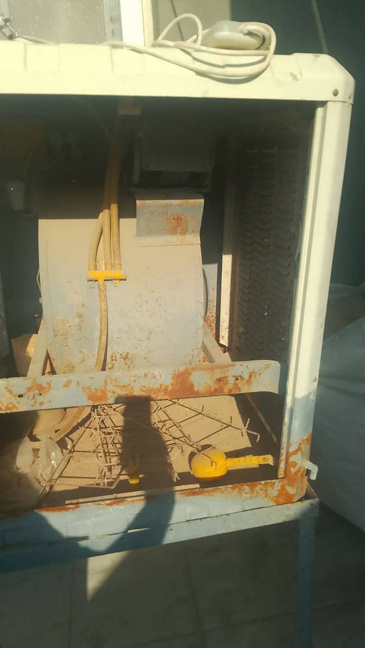 للبيع مبرده نضيفه بيها شويه مكان زنجار قليل شغاله  سرعتين شغاله 
مناقصها شي  حجم 2500 
السعر 80 بيها مجال عنوان جغيفي الثانيه 

***********

