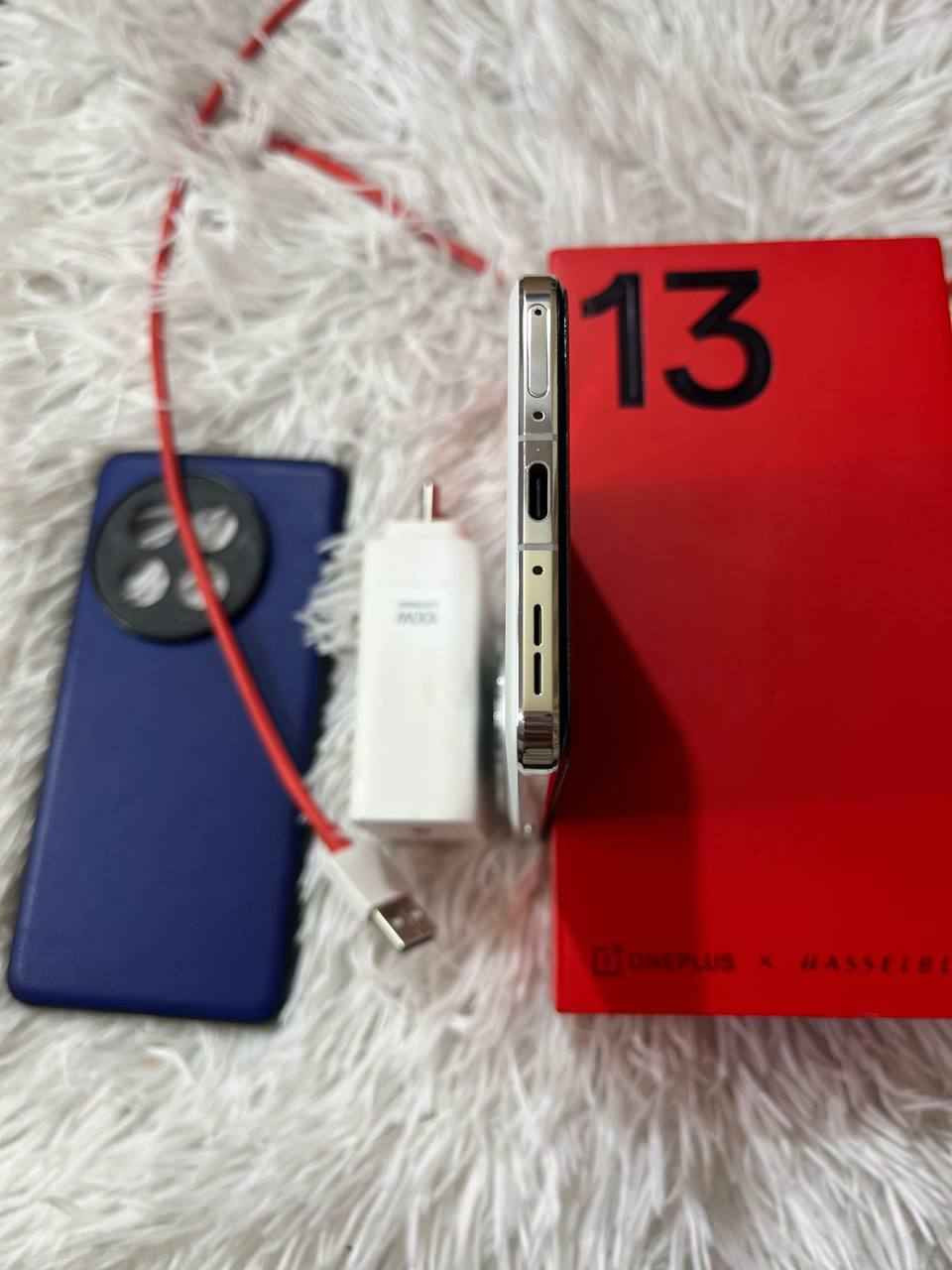 السلام عليكم
شبابنة الغالين
للبيع one plus 13 
النسخة العالمية لون الابيض 
ذاكرة 512/16 دبل سيمكارت +esim
نظافة100/100
🔋 بطارية 100 
كامل ملحقات (السعر 850 قفل قفل سعر ثابت) مكاني بغداد منطقة الامين واتواجد مشتل
للتواصل خاص او الاتصال *********** بغداد, العراق
