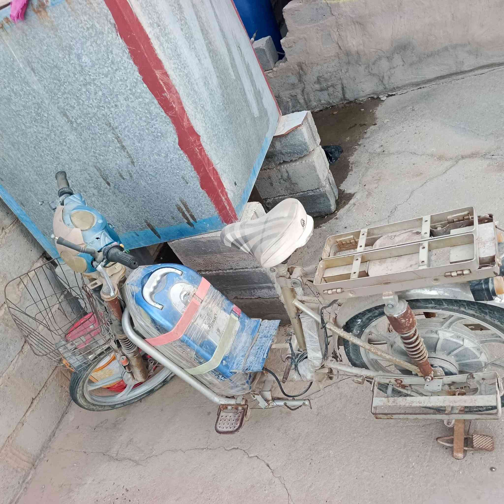 شلونكم حبايب كلبي عندي هاذه الموطور البيع السعر 125بيه مجال بطارياته عل فحص كلشي مابيهن  المكان قريت المختار يم جامع الخناجر


**إذا كنت صاحب هذا الإعلان وتريد حذفه لأي سبب، رجاءا أرسل رسالة إلى الدعم الفني**