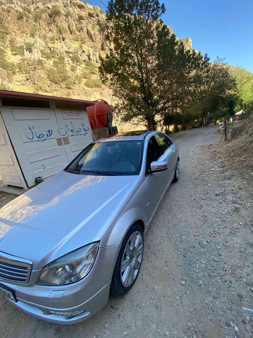 السلام عليكم 
مارسيدس C200 2011 وارد ألماني السياره جداً نظيفه وجديده كفاله عده دور فوك التاير الخلفي بي صبغ بسيط گير محرك تبريد حداديه كلهه تمام رقم دهوك تحويل او وكاله اڤنتگرد فول الفول جلد وفتحه وزراك لايت وزينون وتدفئه مقاعده ومري شفط واشاير وحساسات امامي خلفي وتحكمات ومثبت سرعه وبقيه المواصفات المعروفه السياره للبيع فقط مكان السياره بالنجف 125 ورقه بيهه مجال بسيط ***********
