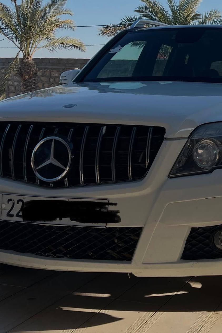 السلام  عليكم
مرسيدس بنز 330 Mercedes Benz    Glk 
موديل 2009
رقم أربيل هزه جديده. رقم دولي 

السيارة نظيفة جدا 
2 بصمة معاها 
داخل اسود جلد 
شاشة تحديث من شركة مرسيدس 
شاشات خلفية
 ابواب بصمة 
تدفئة كشنات أمامية
محرك   3000  Vvti
6 سلندر
سيدي جنجر 6 أقراص
شاشة كبيرة وسطية وكاميرا خلفية 
حساس مطر
نظام اقتصادي
ليد أمامي
تحكم ستيرن 
مثبت سرعة 
ويل كب 20
بانوراما  2 فتحه 
تخم تاير جديد مع ويل اجنبي 
و بطاريه جديده 
وارد امريكي   ضربتة دعامية ومبدله نفس اللون 
صبغ ربع بنيد 
الباقي مكفول 
اعلى فئة في glk 
السعر 110 ورقه 
مطلوبه 5 ورقه ينزل من السعر 

مراوس ب اقل لان محتاج فرق 

بغداد السيديه 
او. النجف حي الغدير 
***********
