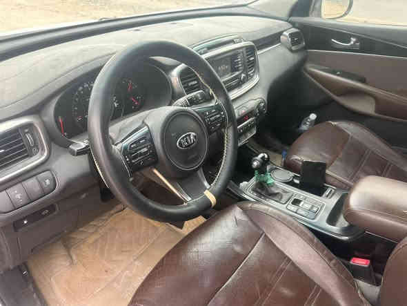 سورنتو خليجي 2016رقم بغداد دولي المواصفات فول 1/1 مكفوله كفاله عامه
٦ سلندر
٧راكب
٣ قطع تبريد
بصمة تشغيل وابواب
مري شفط 
جنطة شفط كهرباء 
كشنات جلد
كشنات كهرباء 
بردات بلادي
لايت زنون
بك لايت LED 
انضمة قيادة متعددة
شاشة كبيرة
كامرة دوارة
حساس خلفي
السعر 210
رقم الهاتف‭‭0772 475 2862
