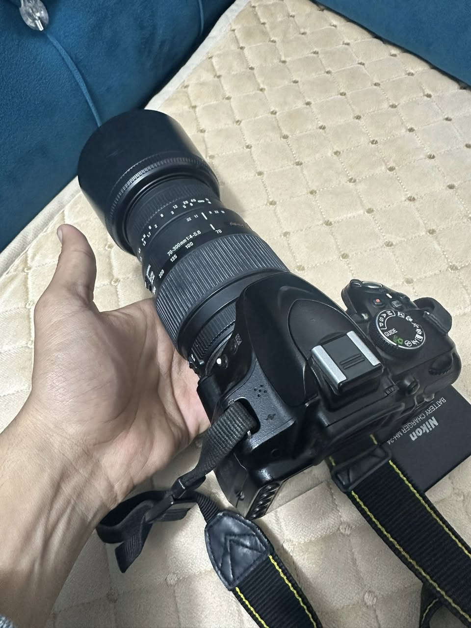 سلام عليكم كأمره نيكون 3200كامره نضافه فول تحتوي عله عدسه رياضي ملحقات كامله جنطه شاحنه رام مكان كربلاء السعر قيم بل يرضه بي الله ***********
