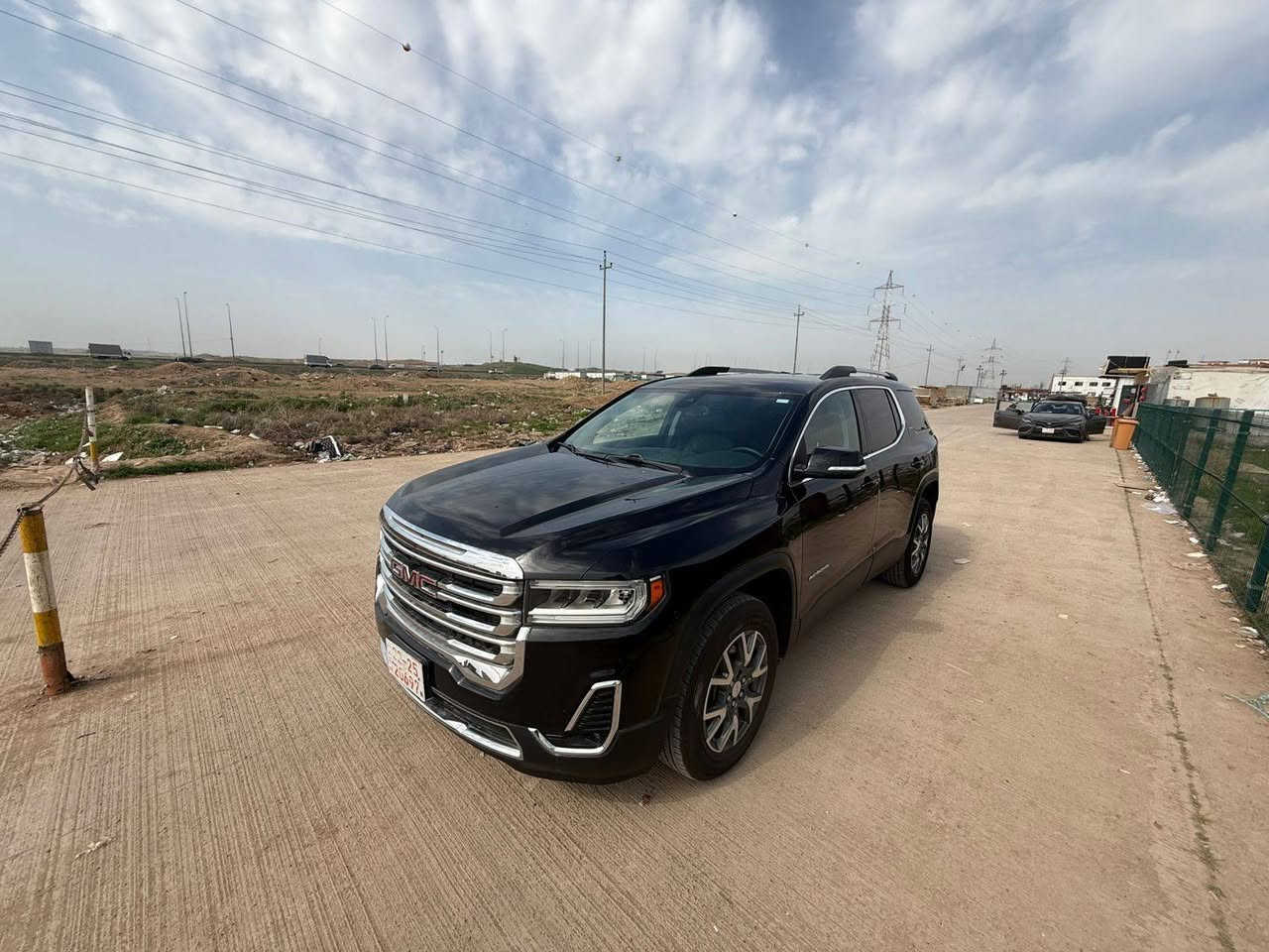 السلام عليكم جمسي اكاديا 23 ماشيه ١٩ ميل تقريبن ٣٠ كيلو متر حادث باب السائق صبغ تقريبن شبرين والباب الوره السائق امبدل اصلي محرك ٢٠٠٠ SLT رقم اربيل تسجيل جديد باسمي مكان بغداد  السعر ٢٥٠ وبيه مجال رقم هاتف ***********
