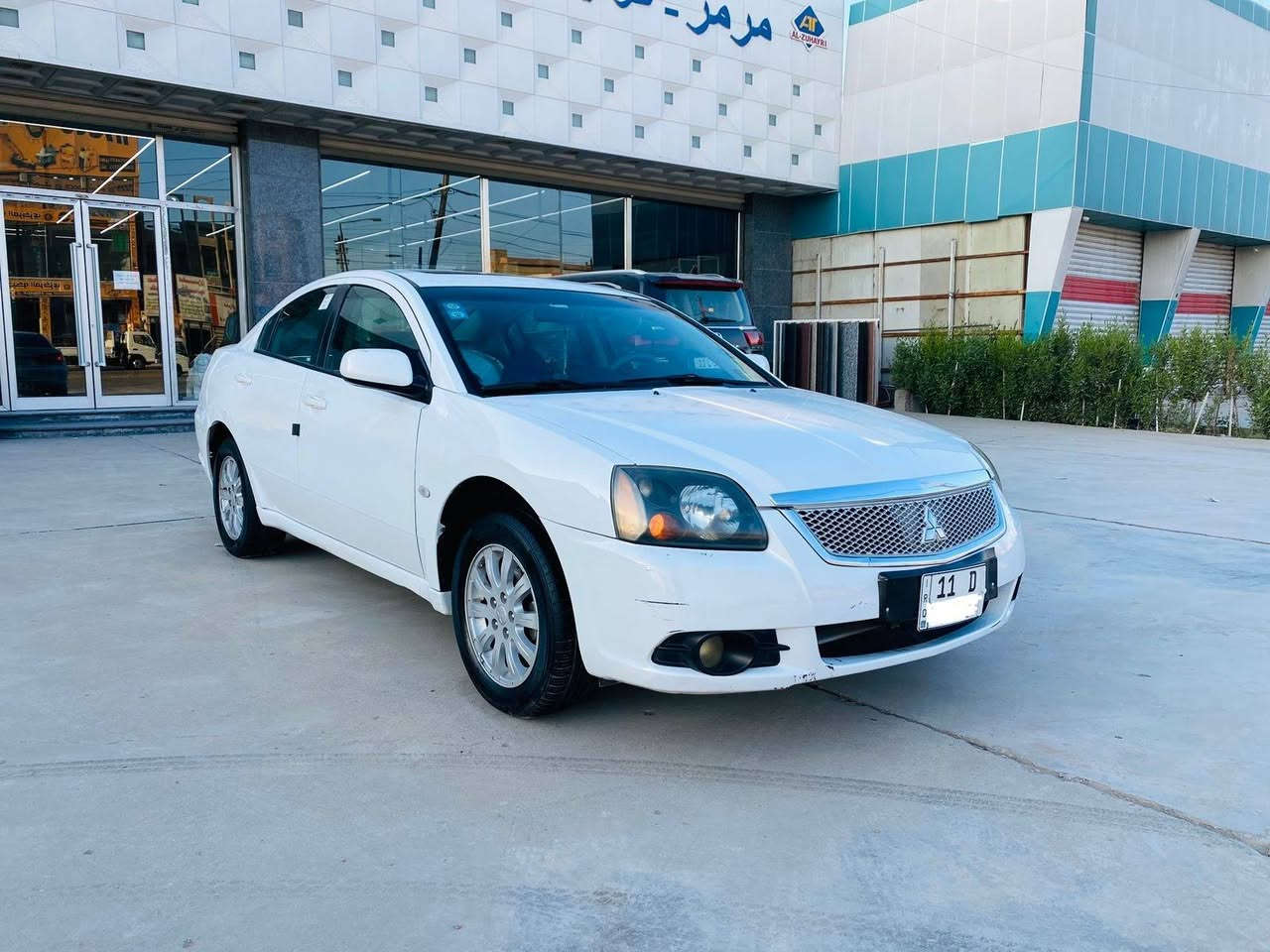 سلام عليكم...                                            كلند 2011 خليجي حره سعر 110                  رقم بغداد فول موصفات على وضع الشركة.      تخم تاير جديد باتري جديد كير محرك صدر مكفول صبغ جملغ خلفي وشبر باب خلفي أثر شخط تواصل وتساب فقط *********** مكانه بغداد بلديات
