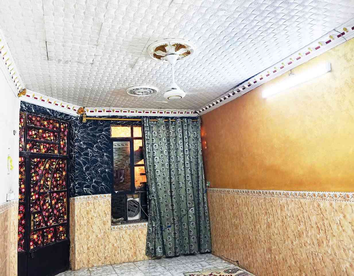 ينعاد المنشور بسبب الوعود الكاذبة الدار للبيع - جسر ديالى القديم / حي السلام الثانيه
📍 الموقع: نهاية شارع المصرف  قريب من شبكة ابو سماعيل في الشارع العريض البيت ركن ع شارعين 
 تفاصيل العقار:
▪️ المساحة:  160 متر – طابو زراعي 
الواجها 8م   النزال 20م
▪️ الطوابق: بيت طابق واحد – 
▪️ التشطيب: كاشي وسيراميك 
▪️ الخدمات: كَولَه، شارع مُبلّط، كافة الخدمات متوفرة
▪️ مناسب للسكن العائلي – منطقة مخدومة بالكامل
📞 الشراي يراسلني ع الخاص او يتصل ع هذا الرقم 👇:‏‪
***********
