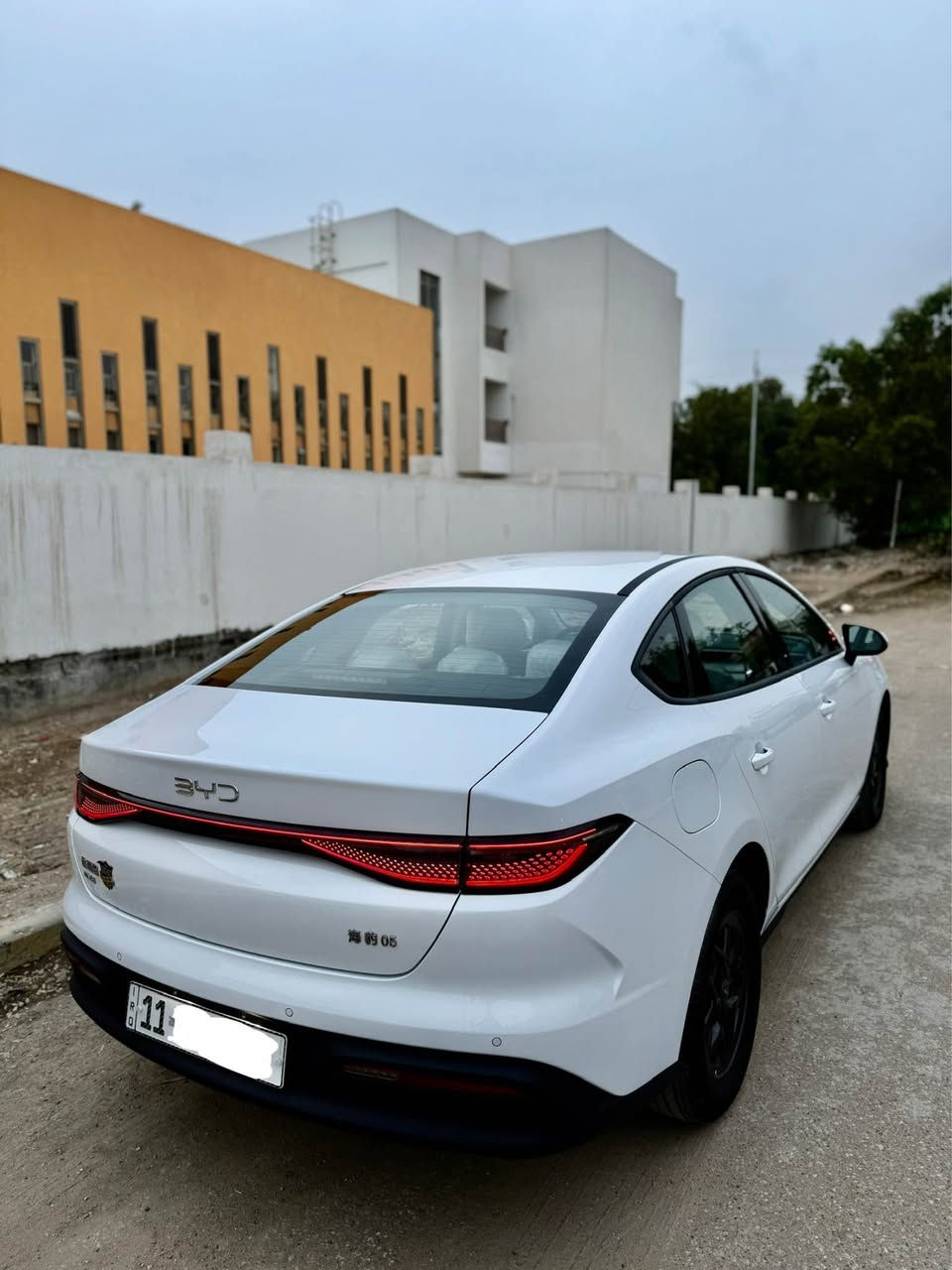 سلام عليكم
للبيع byd سيل 5 بحالة الزيرو 
رقم بغداد بأسمي تحويل مباشر 
داخل ابيض. 
جميع ملحقات كارت + بصمة+شاحنة اصلية+ارضيات+ فوم+ ماسحات كلشي كامل
عداد المسافة ٨٠٠ كيلو على الكهرباء والاجمالي ١٩٠٠كيلومتر

السعر 130$ 
العنوان بغداد الدورة شارع ٦٠ 
الاتصال على الرقم 
 *********** يوجد واتساب بغداد, العراق
