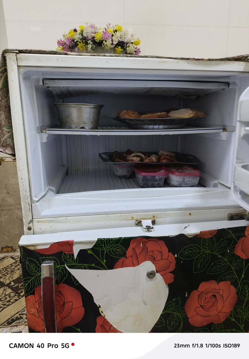 ثلاجه حجم كبير نوع كونكورد فريزر عدد ٢ ثلج خير وبركه للبيع
السعر ١٧٥ الف مكانه هيت  ***********
