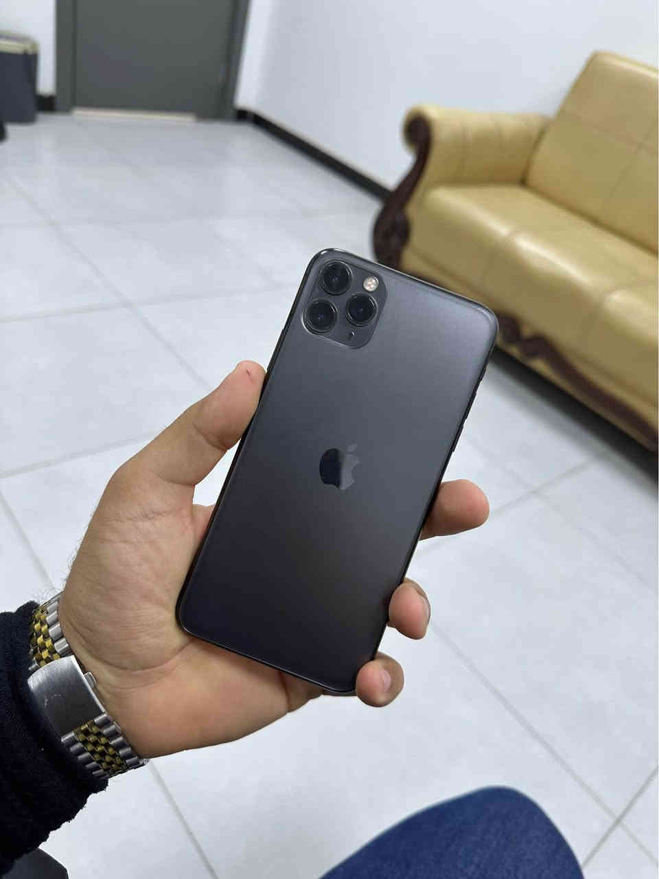 ايفون ١١ برو ماكس. ذاكره ٢٥٦. للبيع 

شاشه مبدل ٣ خيارات نوعيه حلوه بدون مشاكل 
بطاريه جديده 
فيس ايدي واكف 

  بدون مشاكل ثانيه 

المكان بغداد

السعر ٢٠٠ الف 

*********** بغداد, العراق
