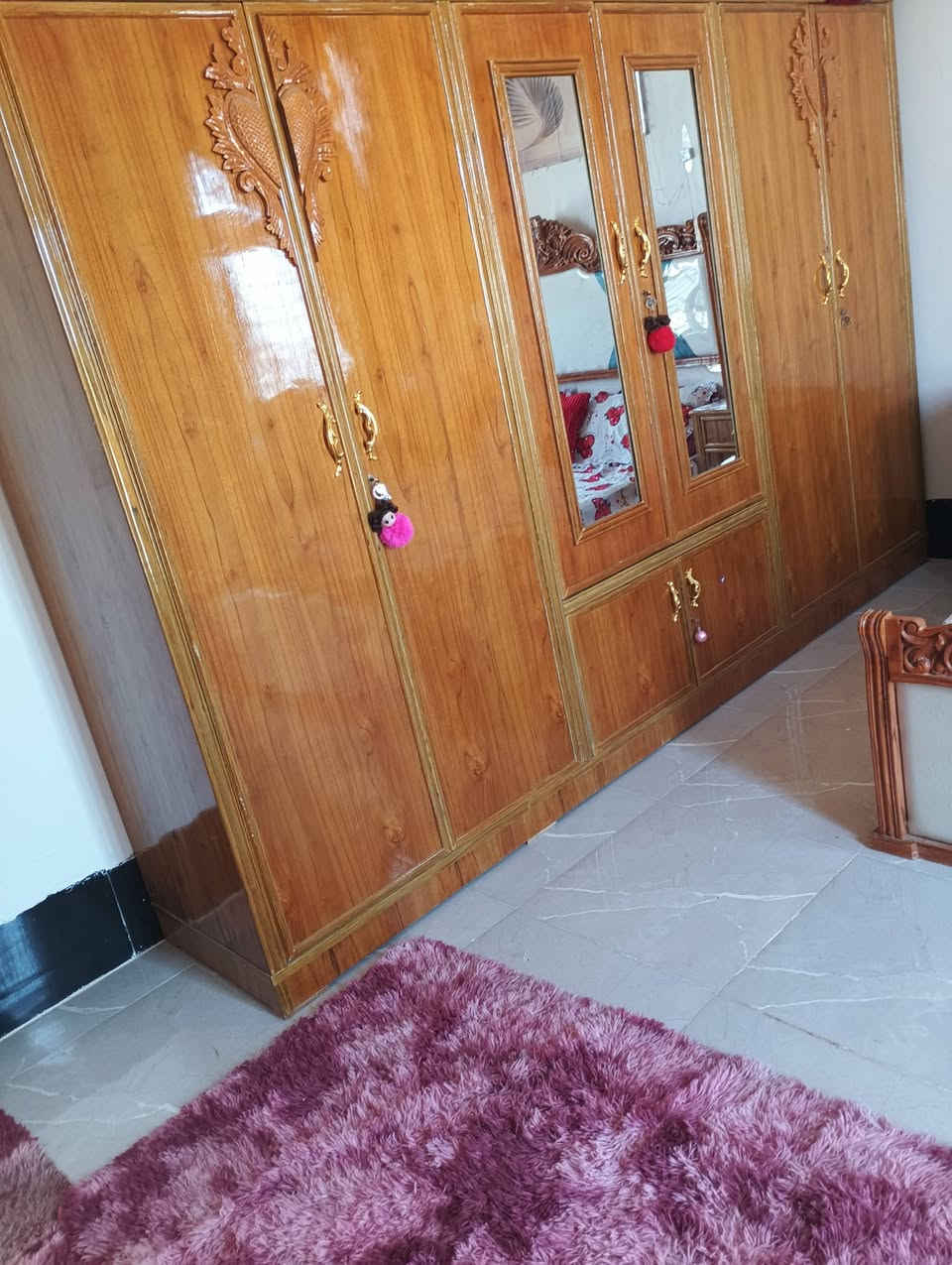 سلام عليكم غرفة خشاب لبيع 6باب
جديده السعر(1500)رقم الهاتف *********** لعنوان حله ابو غرق
