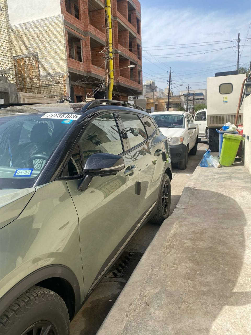 سبورتج ٢.٢٣فوووول مواصفات للأخير كاميرات رادارات بصمه كشن تدفئه تبريد بانوراما فئه اكس برو  زيتوني مثل مموضح بالصوره داخل زيتوني حادث بنيد ومبدل نفس اللون ولا نقطه صبغ ابد 
مكان السياره كراده عرصات قرب قريه دجله والسعر ٢٤٠ وبيها مجال 
للاتصال ***********
