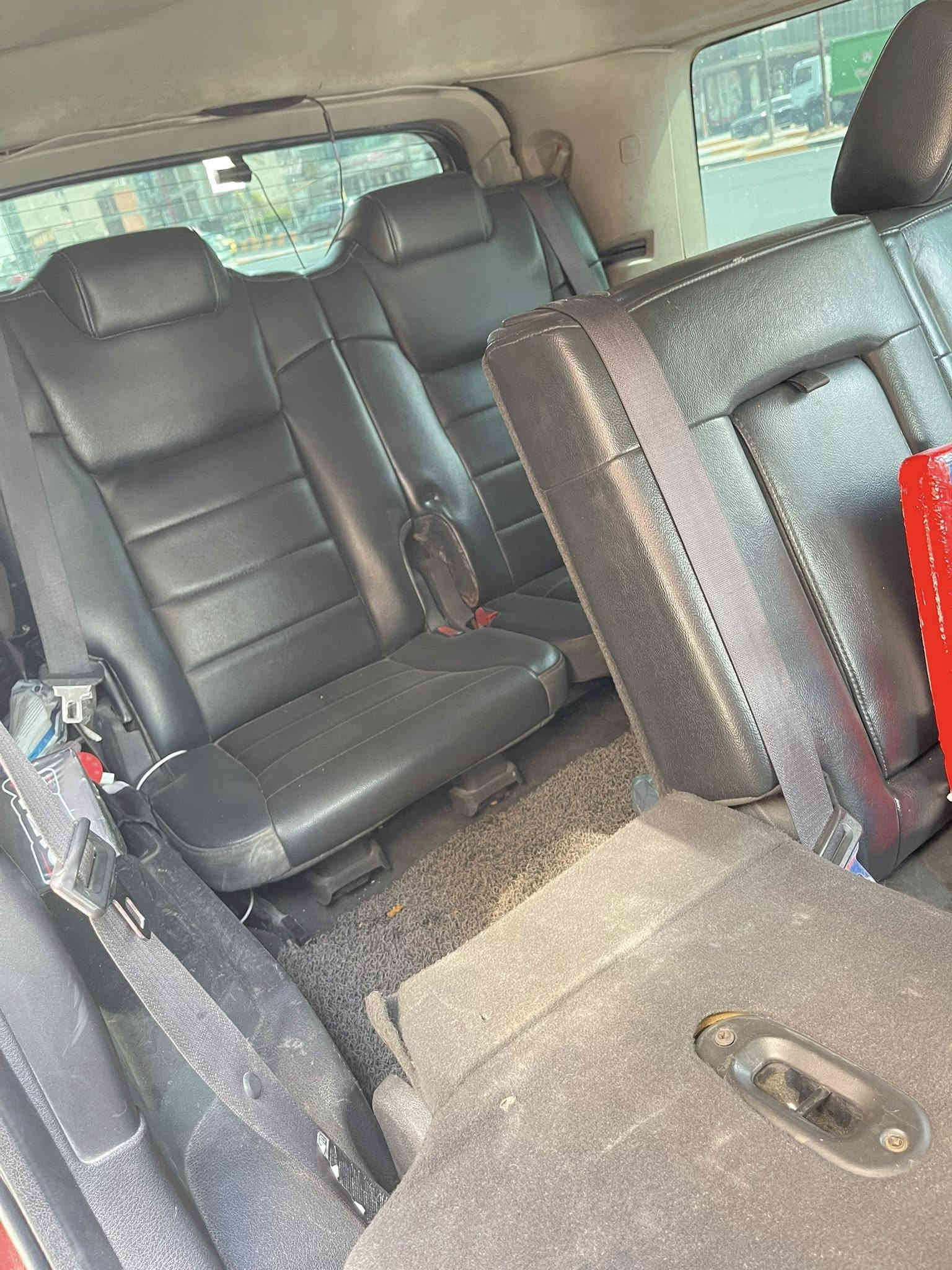 بيع فقط 
جيب كوماندر موديل 2008
رقم بغداد لوحات جديدة باسمي
محرك 3700 مبدل جديد بالكارتون
ضربتها جاملغ جهة سايق 
وحادث باب خلف السائق 
وضرر باب خلفي عكس سائق موضح بصور
كشنات جلد 7 راكب
حدادة جديدة
تخم تاير  جديد
باتري جديد
تبريد شغال
لايت زينون عالي
كشنات تحكم كهرباء
شاشة أندرويد حديثة
كاميرا خلفية
82 ورقة 
***********
