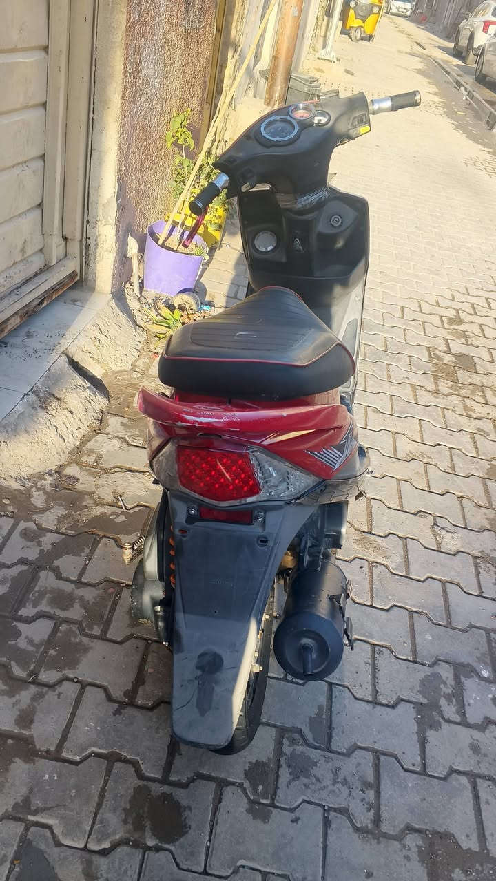 سلام عليكم 
دراجة كامكو g4ياباني دراجة نضيفة مامفتوحة بيهة كشن رياضي و دبل بلادي و و يدات مال سكليتر رياضي و بريكات رياضي دراجة.كفرات بلادية مختمة دراجةملحة  كلجات بلادية شلعة و معدل ماناقصهة صارلهة شهرين من نازلة من رمبة دراجة صوتهة ناعم دراجة خير من الله سعرهة350وبيهة مجال. مكاني بغداد شعلة شارع هباوي. ***********
