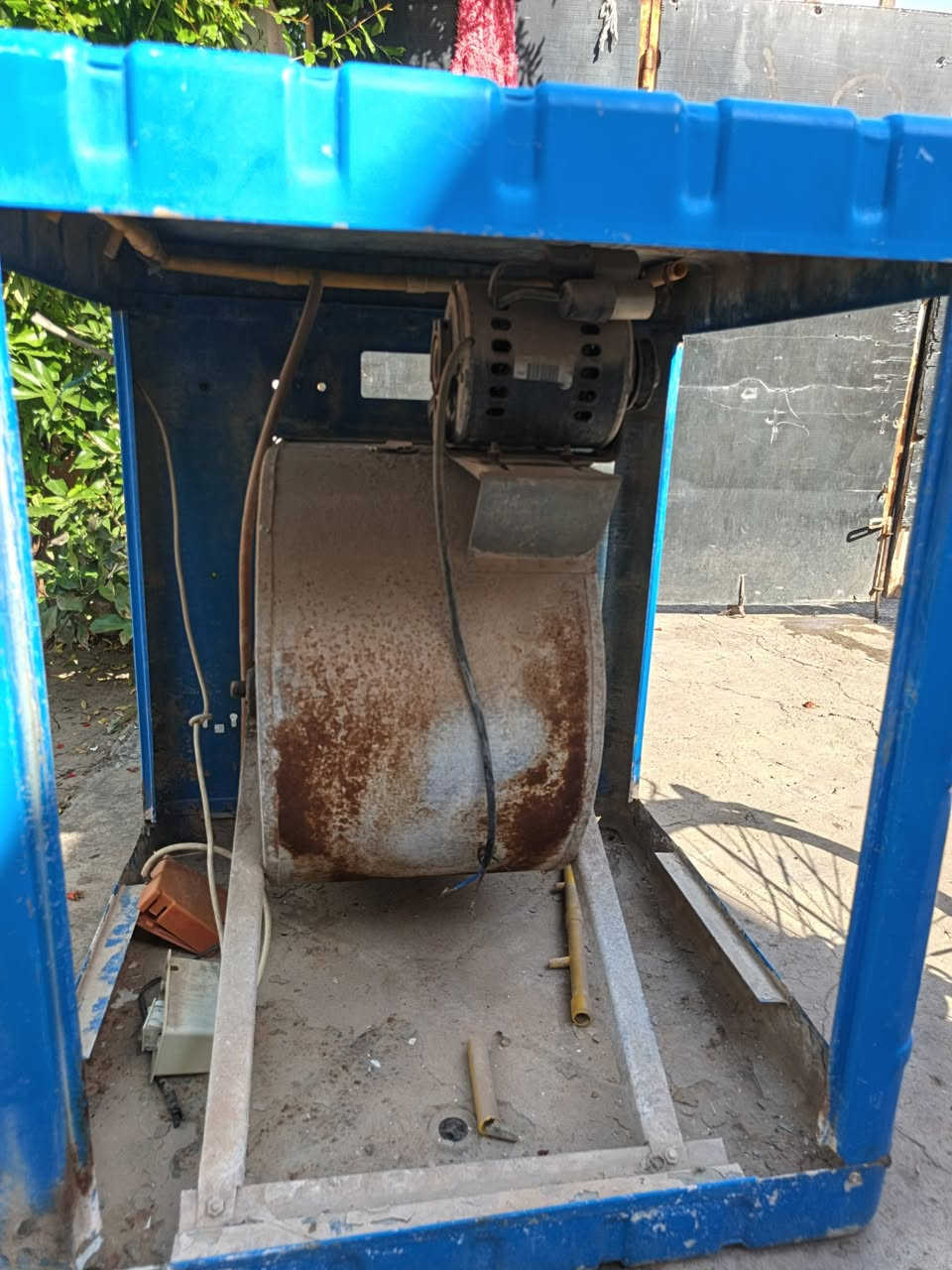 مبرده 2ونص شغاله مثل ماتبين بالصوره السعر 65الف +
كشر مبرده 1ونص السعر 20الف +حوض سمك 15الف 
***********واتساب
