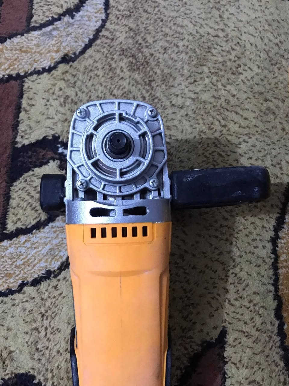 السلام عليكم للبيع كوسره بوليش سرعه رقم 5 جديده مستعمله شي قليل سعر ٦٥ ***********
