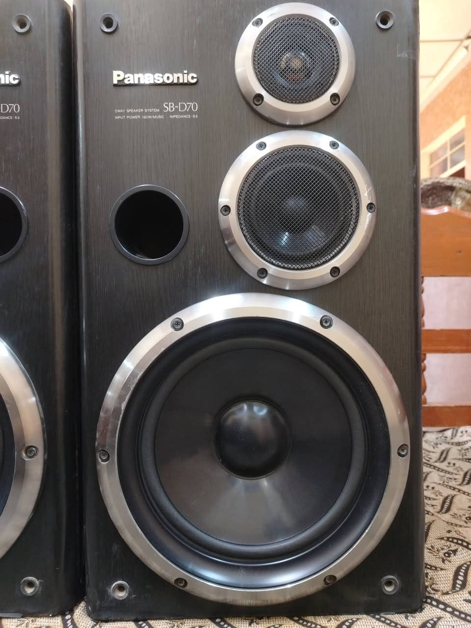 سلام عليكم 
سماعات بنسونگ ياباني أصلي
قياس ١٠أنج ١٥٠ واط لكل سماعة صوت جدا ضخم هزة أرضية. شغالات تويتر ومدرنج وباز وشرط الفحص.اعتذر عن ذكر السعر بسب البعض من المتطفلين.حاشاكم.. شراي اتصل*********** او واتساب أو ماسنجر وتدلل
