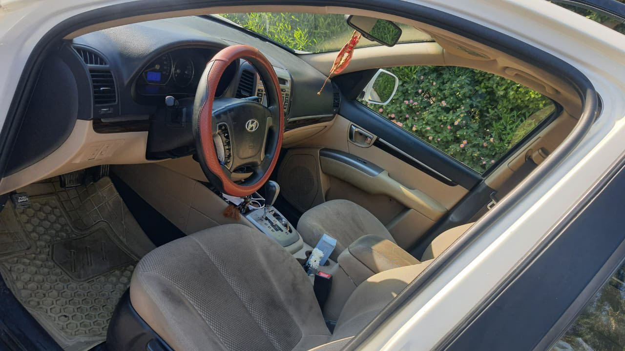 سنتافي للبيع ٢٠١٢
فول ما عدا البصمة  مكفولة من الصبغ والبارد كلين  رقم اربيل الانكليزي سنوية بأسمي  《 مواصفات السيارة 》
 - حجم المحرك اربع سلندر ٢٤٠٠
   - ٧ راكب 
 - ثلاث قطع  تبريد   -حساسات أمامي وخلفي 
 - كامرة   
-طخم تواير  جديدة  اسبير ويل كب ايضا
  - مري شفط
 -فتحة بالسقف
السعر  ١٦٨ 
مكان السيارة موصل الايسر  حي الحدباء 
رقم صاحب السيارة 
***********
