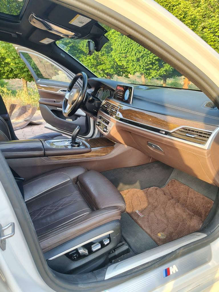 BMW 2017 750li 4.4 v8 full option 
***********
بەناوی خودای گەورەو میهرەبان
بە نیسبەد مۆسەفات
ئەوەی مۆسەفات هەبێت تیایەتی 
 چەمەلەقی سایەق ١ درگای سایەق بۆیاخی هەیە
بێ ناو گرتن ٢ پارچە
تاقم تایە و ویل تازە پاتری تازە سەیارەکە زۆر بێ مەسرەف و پاکە 
١١٠ هەزار ڕۆشتووە 
٢٨٥ گەڵا و معامەلە السليمانية, العراق
