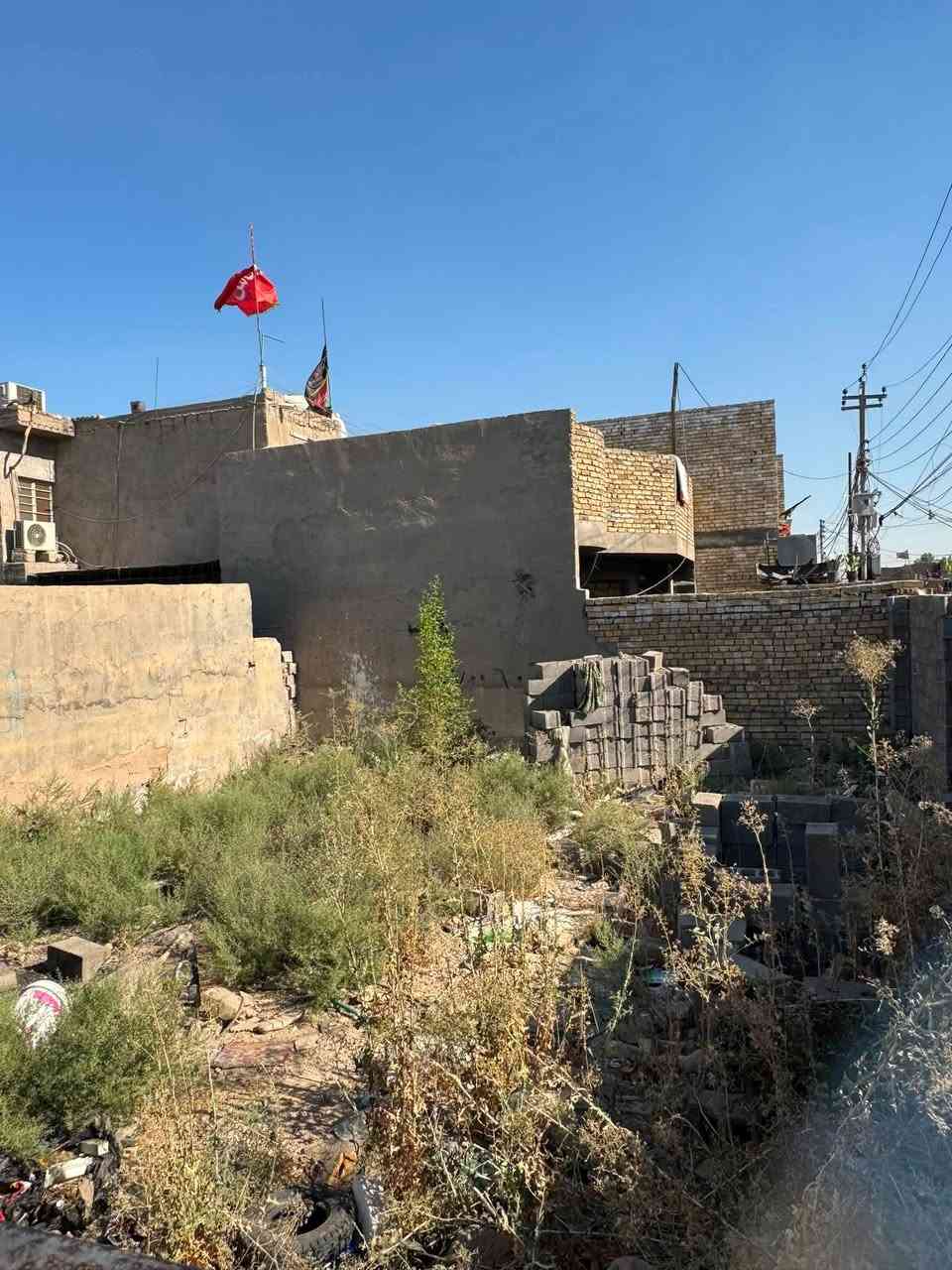قطعه ارض للبيع مساحه 115 ركن ع شارعين الواجهيه 9 وربع ونزال 12 تبعد على الشارع العام 15 متر 

***********
