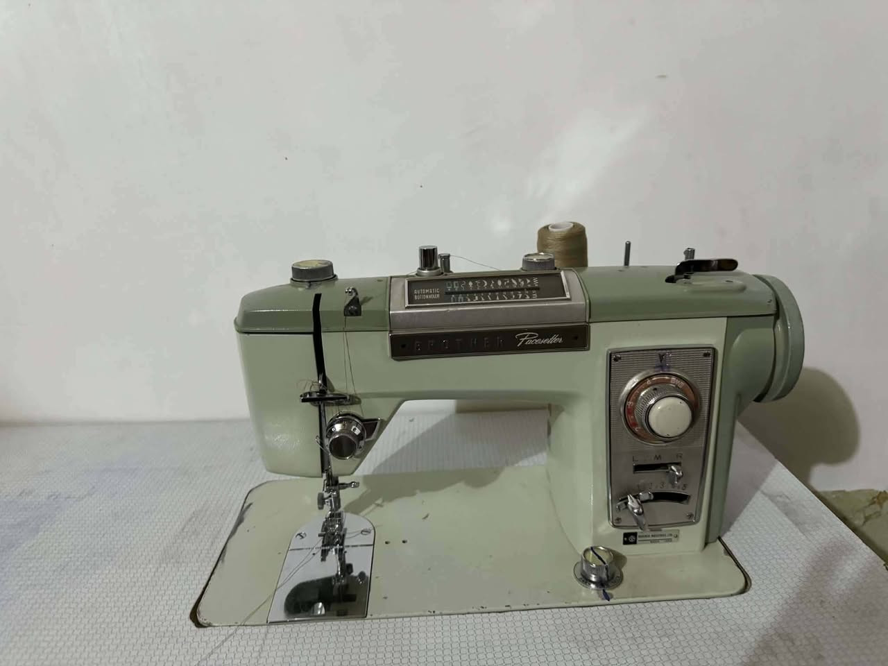 مكينة خياطة مستعملة بحاله جيده 
السعر 150قفل
***********
