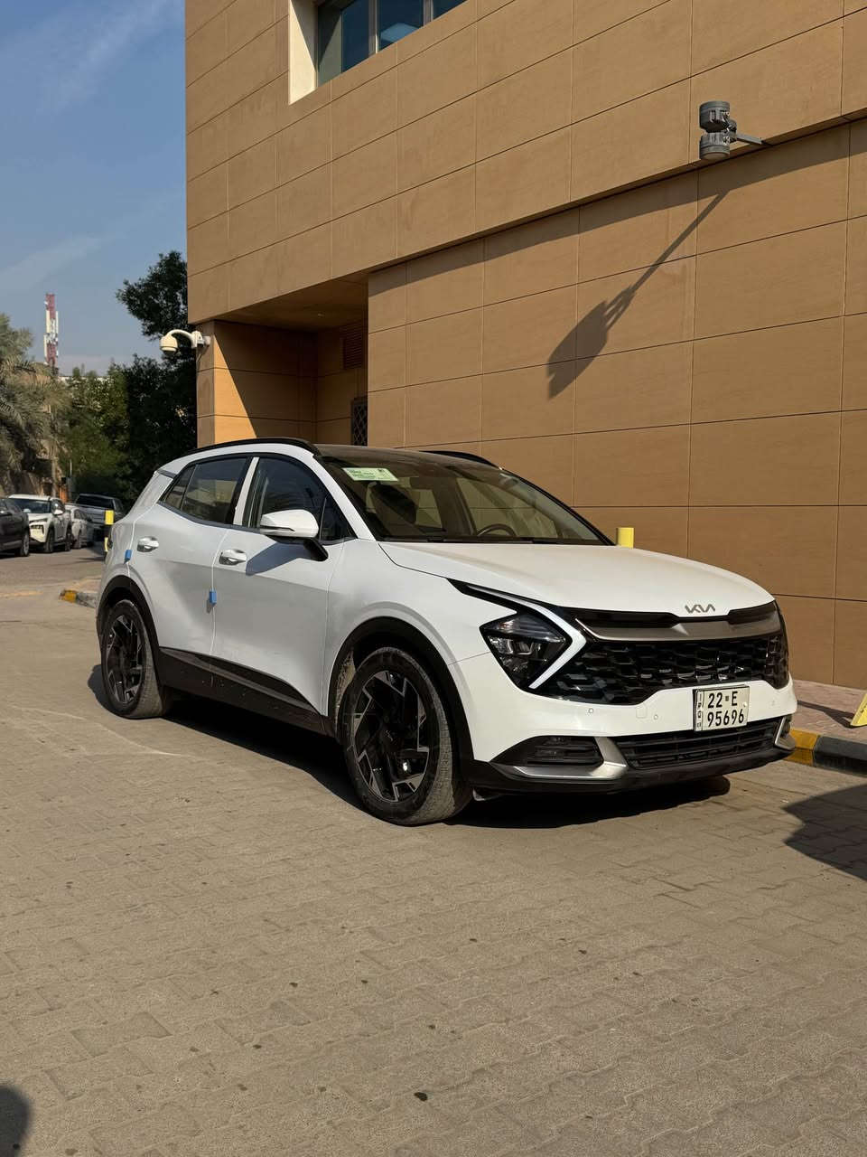 اسلام عليكم 
كيا سبورتج 2024 فول برستيج 1/1
كوري بلاد مو تجميع صيني
السياره خليجيه مكفوله كفالع عامه فقط تكحيل كارت مكانين زغار
محرك دوش خليجي 
ماشيه 37 الف كيلو
سنويه لحد 2028
فول مواصفات 
فتحتين سقف بنرامه
حساس امامي خلفي
جنطه سياره كهرباء
اوتو هولد
اوتو بارك
شاحن تلفون وايرلس
شاشة سياره كار بلي
السعر 235
مكان سياره بصره
*********** البصرة, العراق
