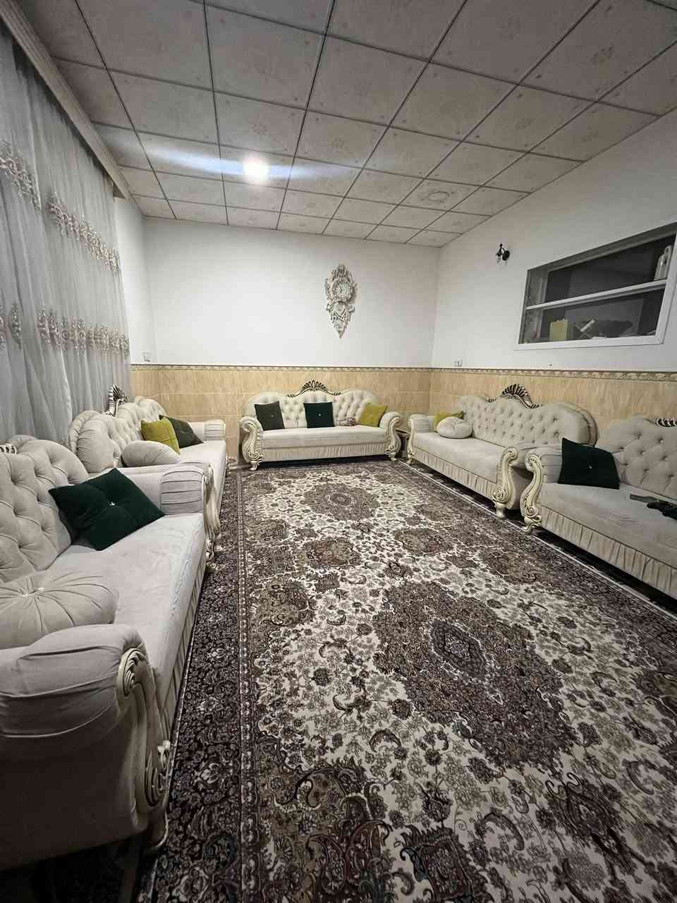 تاقم ١٥ نەفەری ١١ وەرەقەی تێچووە بە ٦٠٠  هەزار و کەمێک مەعامەلە بۆ ژوری گەورە زۆر شیاوە  نوێیە و تازە پاککراوەتەوە 
🛑سەعات و تەپڵەکەکانیشی لەگەڵدایە
📩نامە بنێرن بۆ مەسنجەر


**إذا كنت صاحب هذا الإعلان وتريد حذفه لأي سبب، رجاءا أرسل رسالة إلى الدعم الفني**