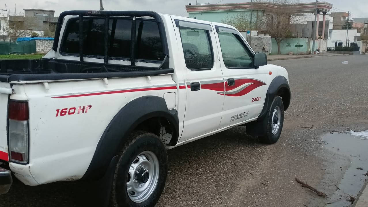 نیسان دوبە ی لیزەر مودیل 2011 گێرمە کینە ئە کسل
بە بڵ ئە کسل بە شە رت 
پە لە پە لە بویاخی هه یە یە 
بێ دە عمو  لێدان 
نمونە لە جوانی 
بێ چرکە 
سعر 
78 گە ڵاو مە جال
شوێن چم چماڵ 
ژم 
***********
***********
