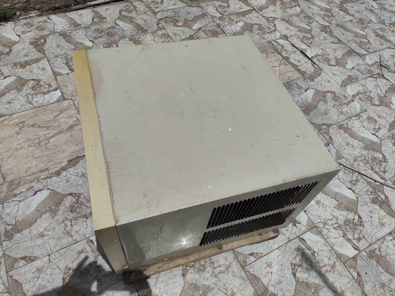 السلام عليكم مكيف نوع الزامل السعودي طنين للبيع سعره 350  اتصال  على الرقم ***********
