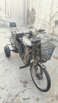 السعر ١٤٠ دراجه شحن 3 تايرات حمل
تايرات خلفي جبلي سيبايه خلفي فتح وينسد الدراجه 
خمس باتري بشرط أنطي يتحمل وزن ميتين خمسين كيلو مال شغل جاهزة 3 سرعات دراجه ياباني أصلي وين يعجبك روح 
مكاني كركوك *********** مراوس
