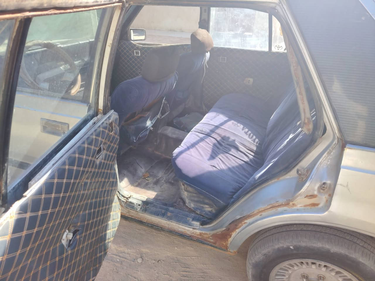 السلام عليكم سياره سوبر مديل 85 مكينه وكير ثنين ونص شرط وكسن نضيف حداديه نص عمر توايرها نص عمر رقمها نينوى راعيها الي بسمه بل بصره سنويه منتهيه من 2019 المكان البصره الزبير السعر15 بيها مجال ***********
