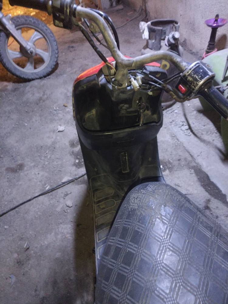 دراجه ٦٠ دراجه حلوه وعمليه بس بيه نقوصات قليله عوزه صالنصه وتانكي مال بانزين سعره 150بيه مجال للشراي
رقمي *********** بغداد, العراق
