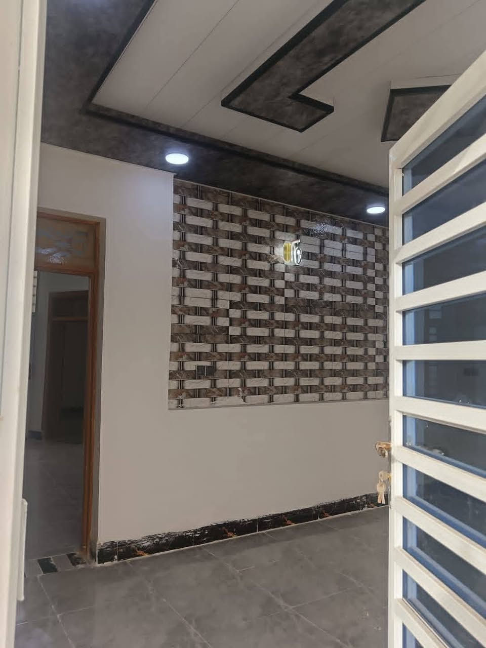 120 متر للبيع طابو زراعي سند 25 قرار محكمه بسعر 40 وبي مجال
غرفتين وصاله ومطبخ وصحيات داخليه وخارجية واستقبال
عنوان البيت نجف مقابل ملحق قرية الغدير
للاستفسار اتصل على *********** أو مراسله واتساب
